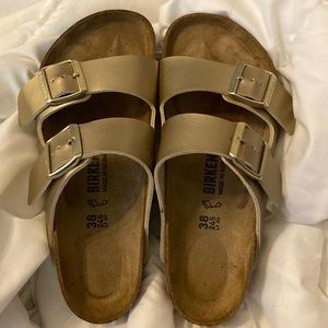 Birkenstock Arizona Gold Sandals- Excellent Condition!